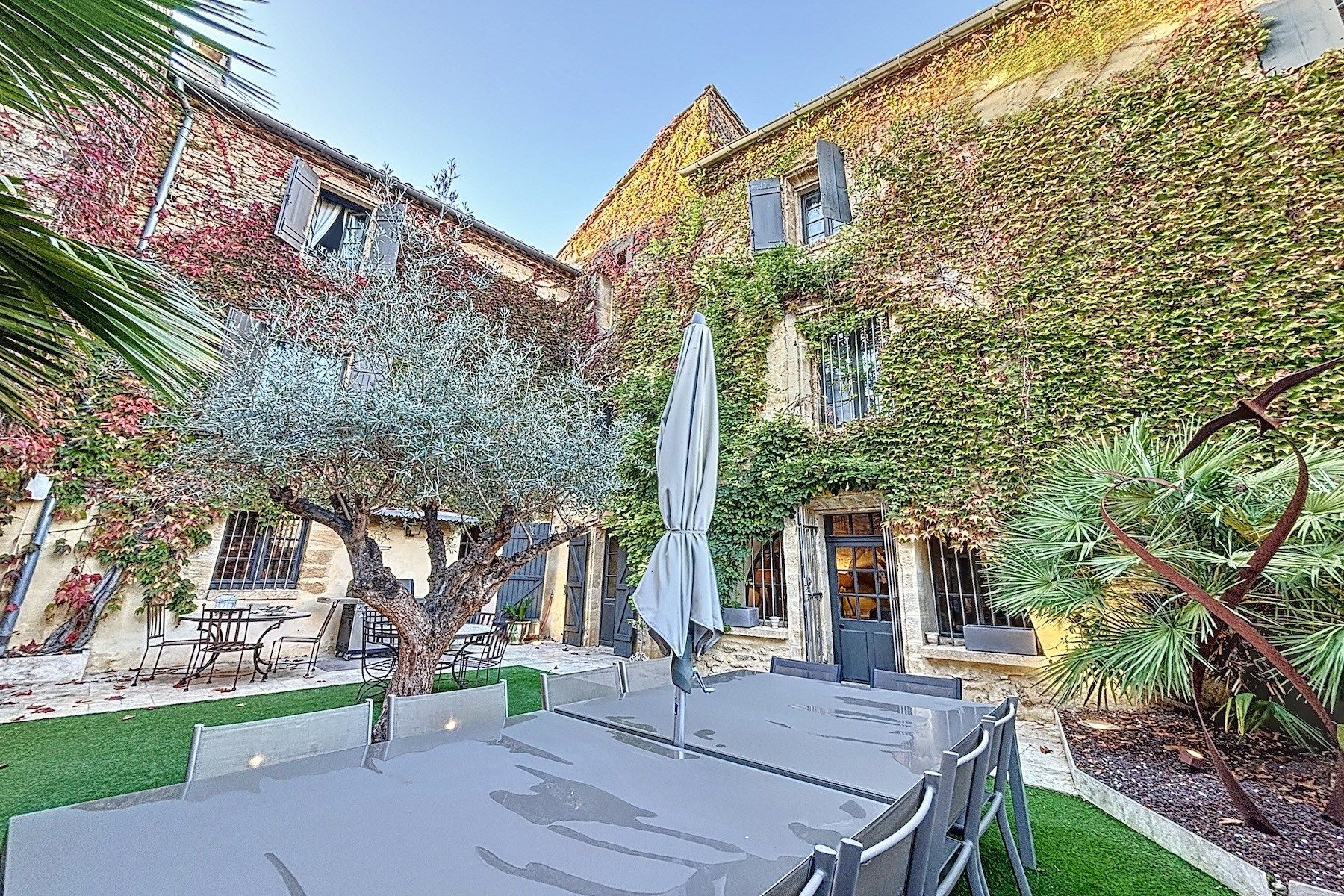 luxury house 9 Rooms for sale on UZES (30700)