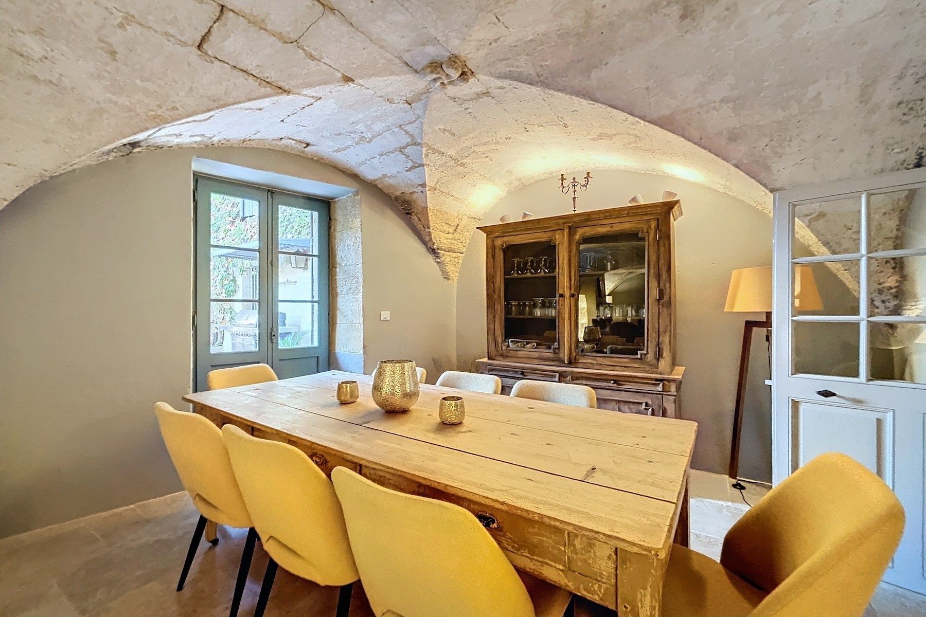 luxury house 9 Rooms for sale on UZES (30700)