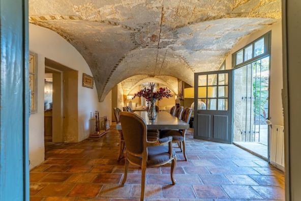 Vente Maison de luxe Uzès 9&nbsp;Pièces 400&nbsp;m²