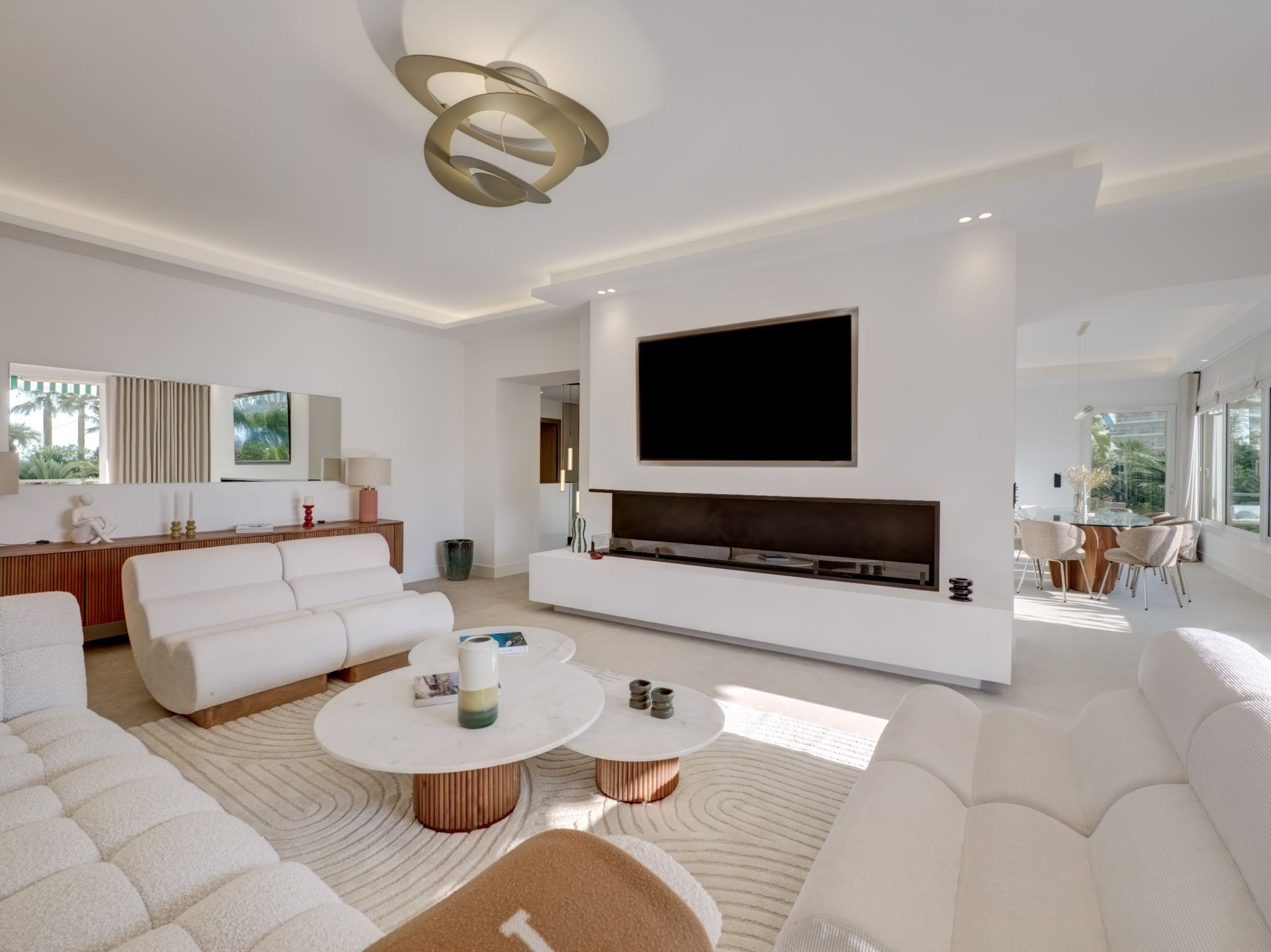 luxury apartment 7 Rooms for sale on CANNES (06400)