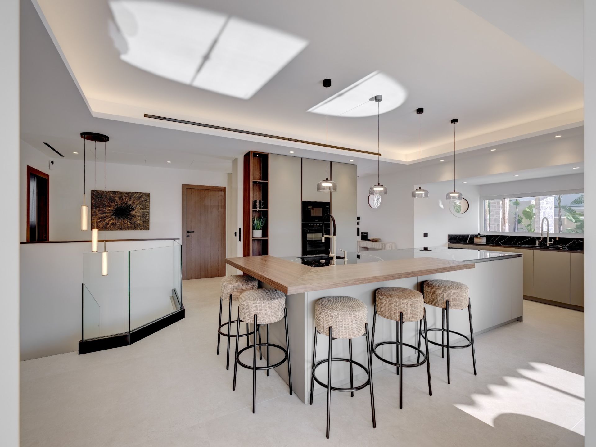 luxury apartment 7 Rooms for sale on CANNES (06400)