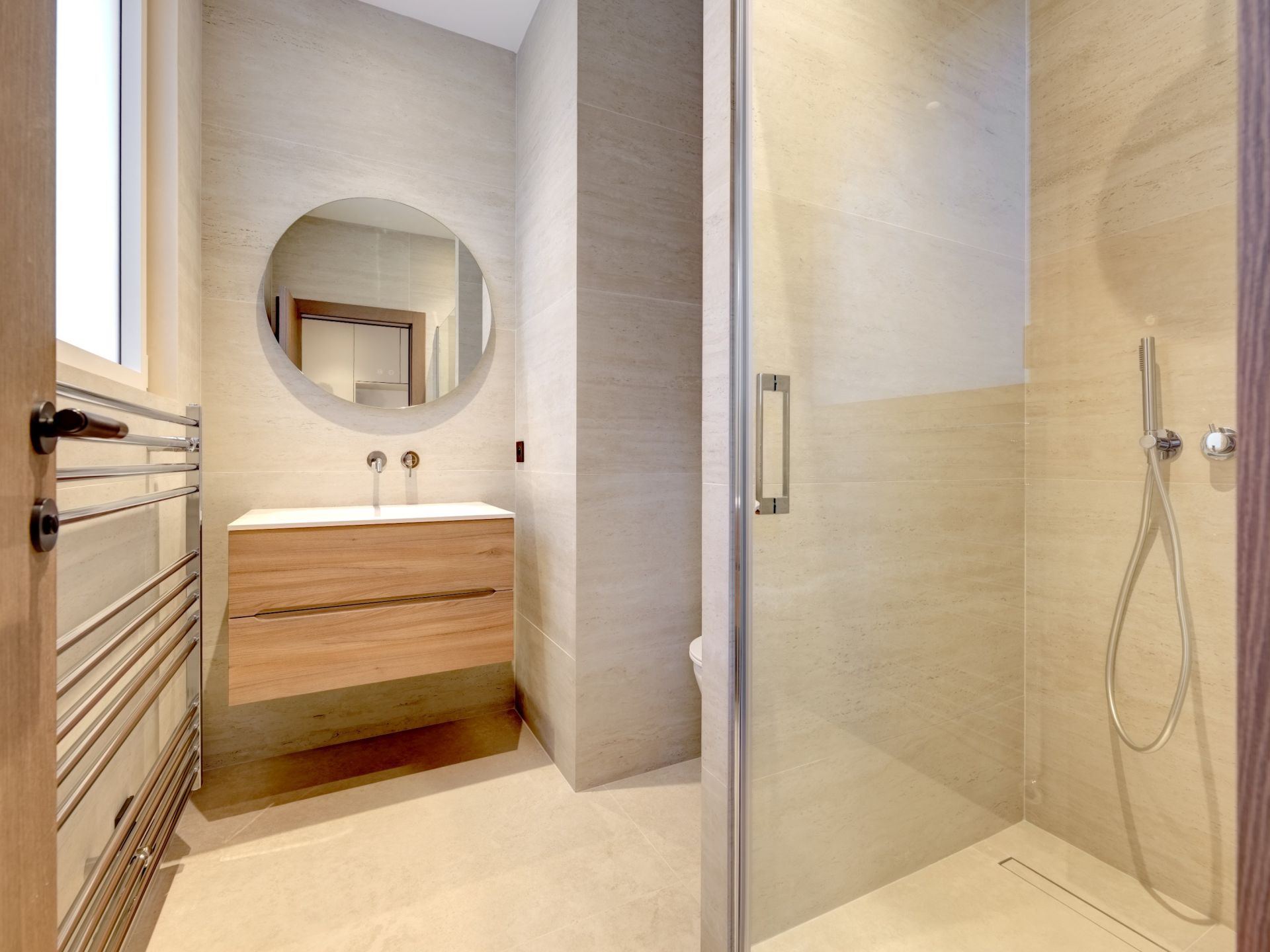 luxury apartment 7 Rooms for sale on CANNES (06400)