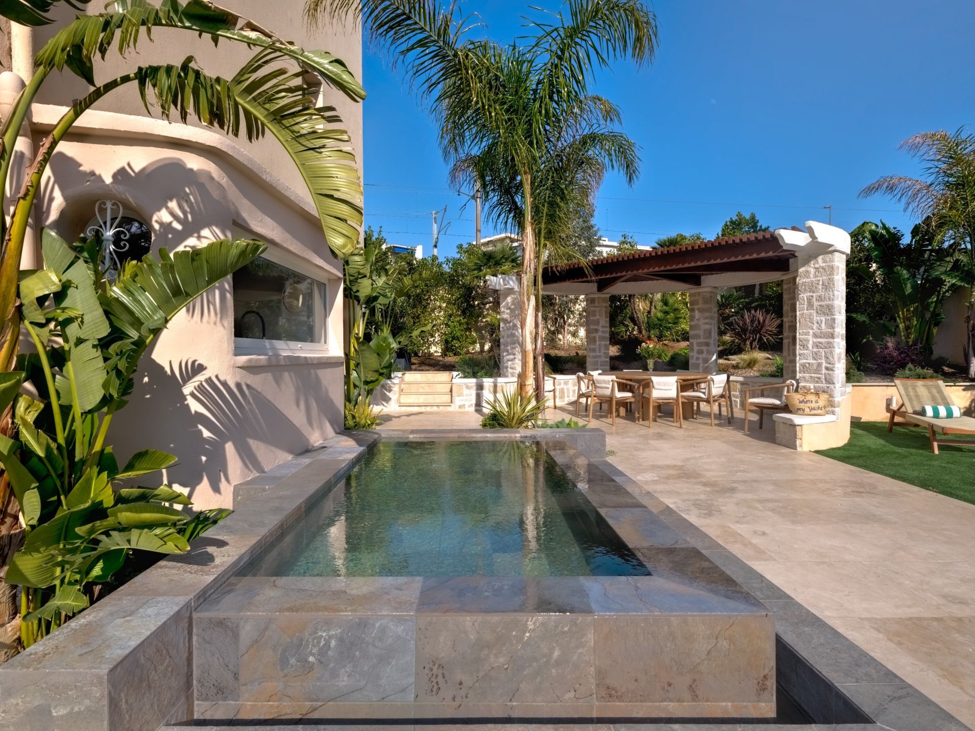 luxury apartment 7 Rooms for sale on CANNES (06400)