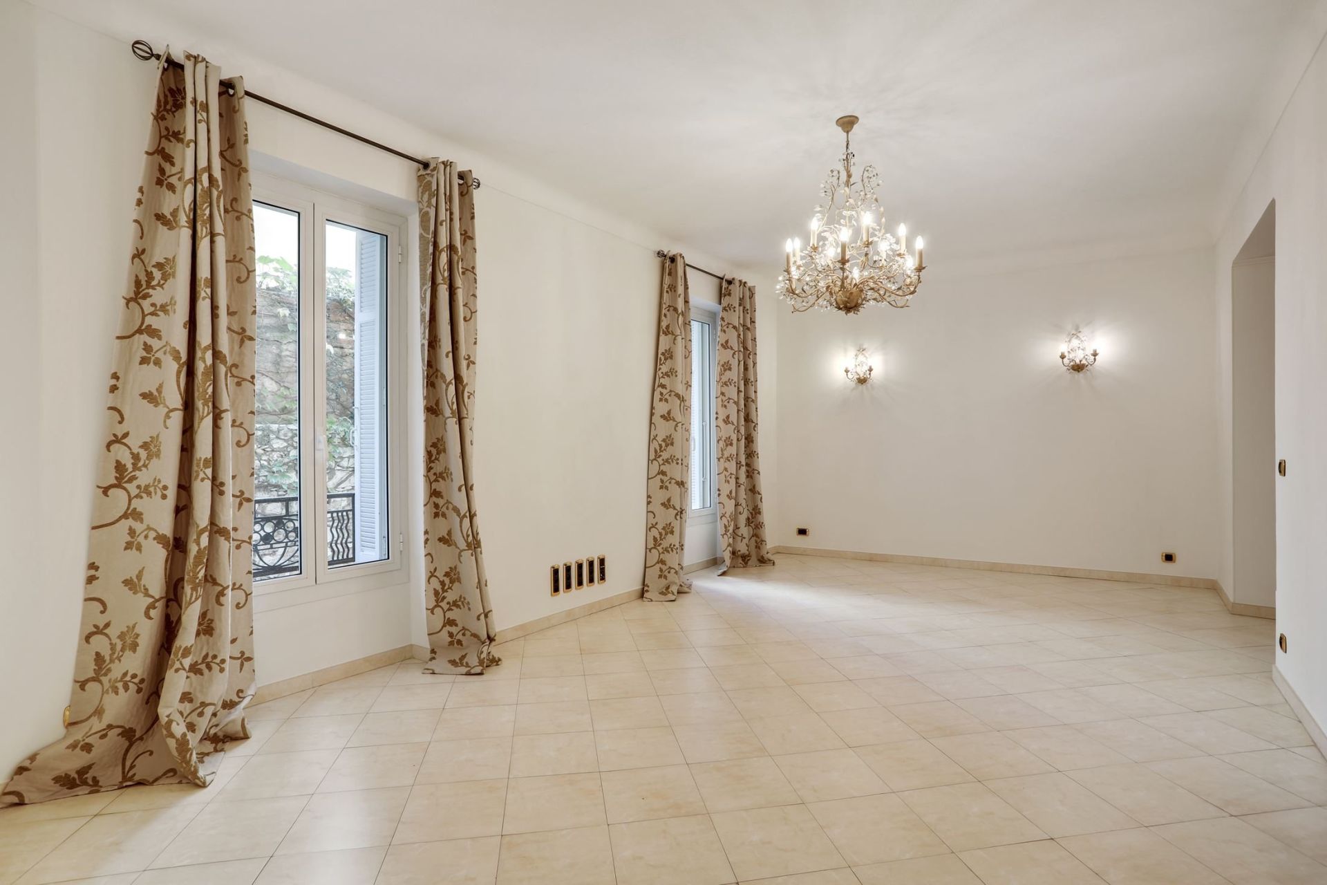 luxury apartment 5 Rooms for rent on MONACO (98000)