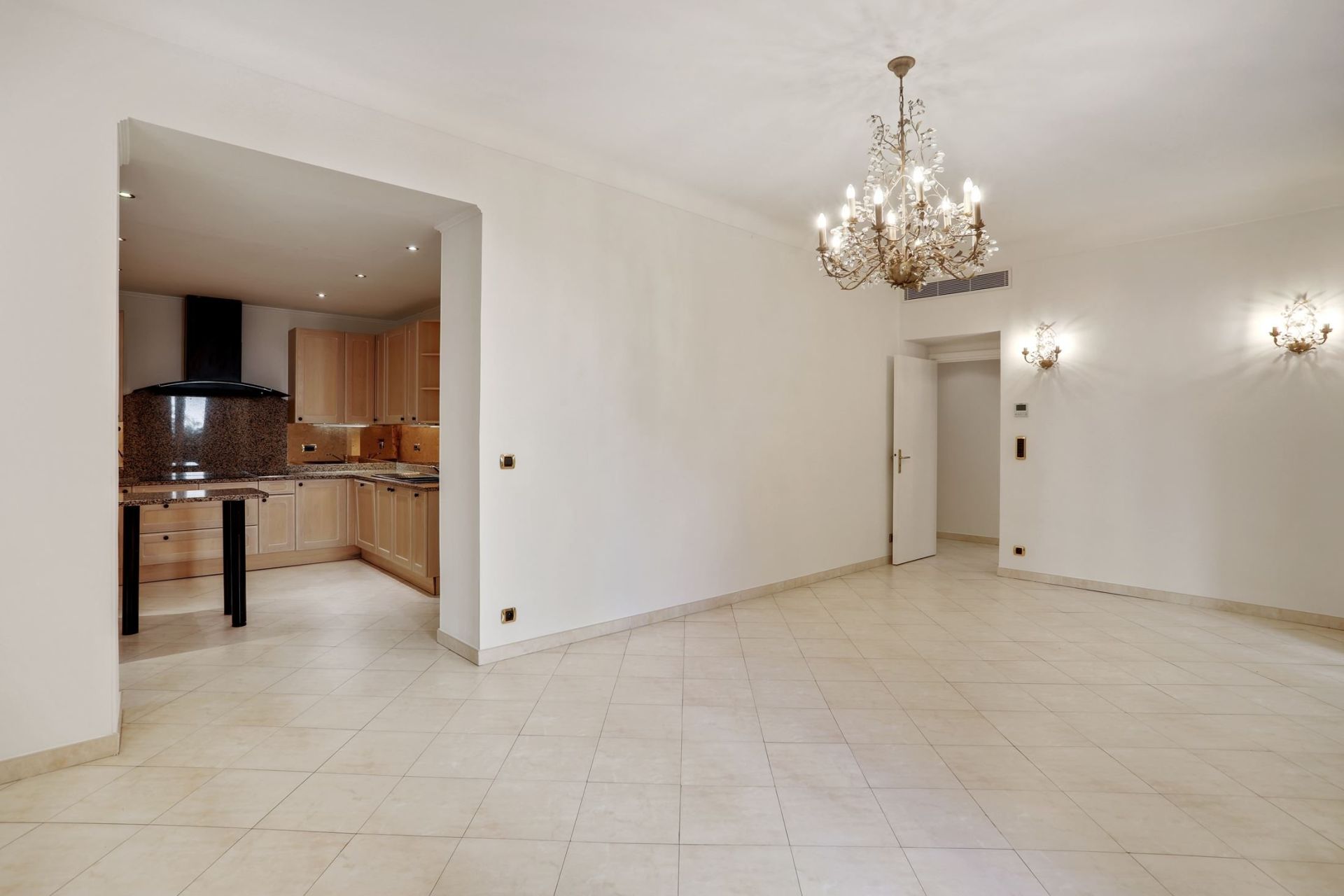 luxury apartment 5 Rooms for rent on MONACO (98000)