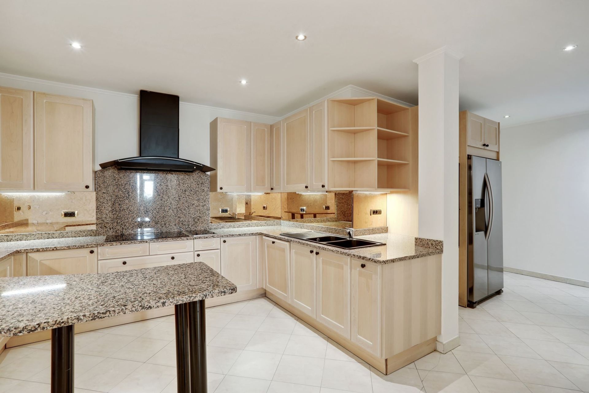 luxury apartment 5 Rooms for rent on MONACO (98000)