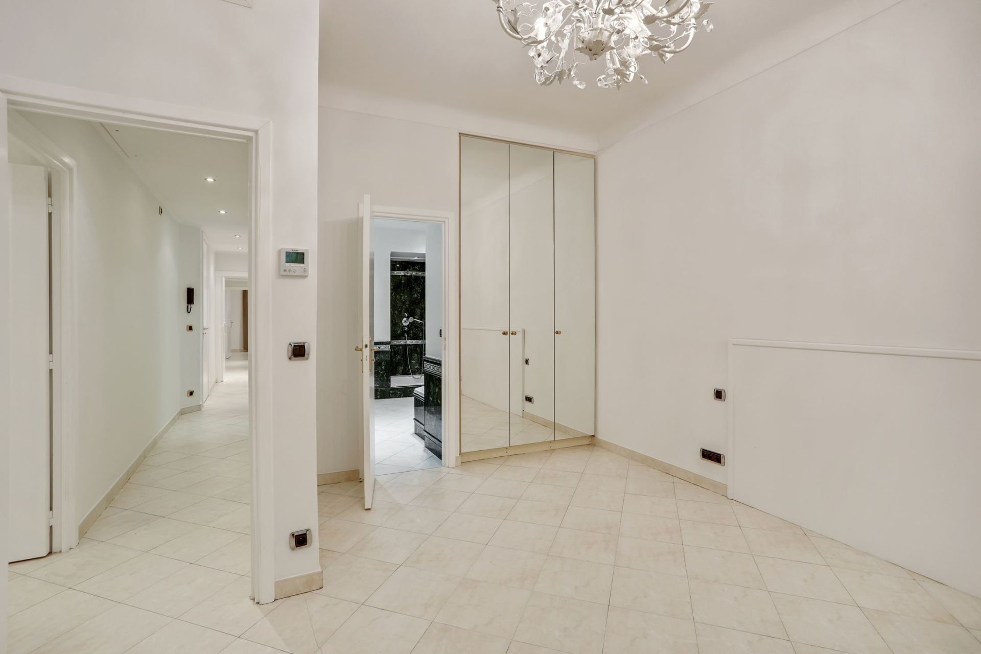 luxury apartment 5 Rooms for rent on MONACO (98000)