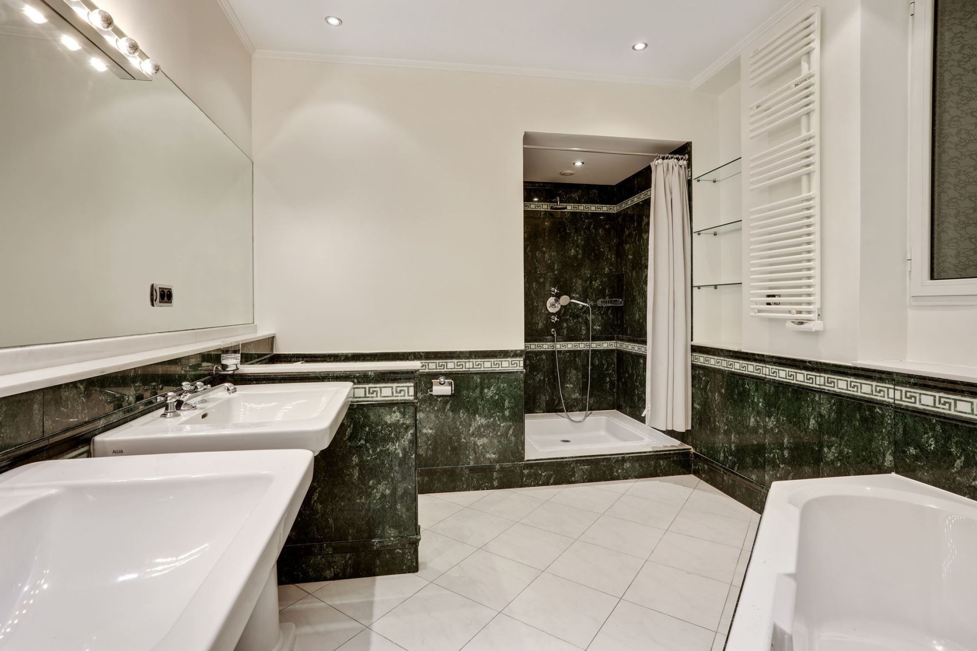 luxury apartment 5 Rooms for rent on MONACO (98000)