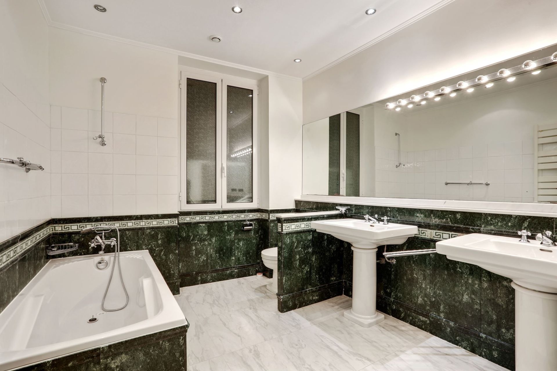 luxury apartment 5 Rooms for rent on MONACO (98000)