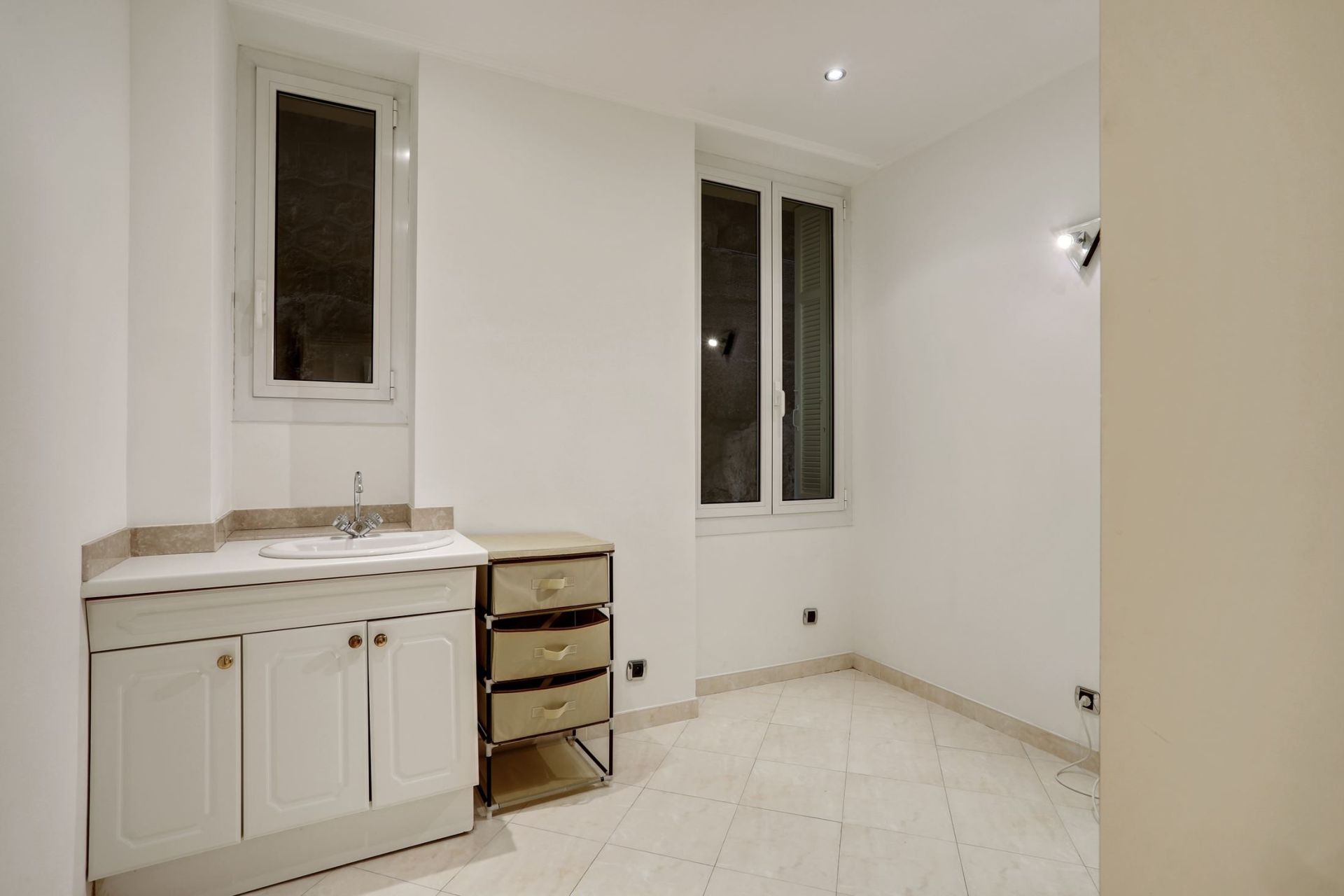 luxury apartment 5 Rooms for rent on MONACO (98000)