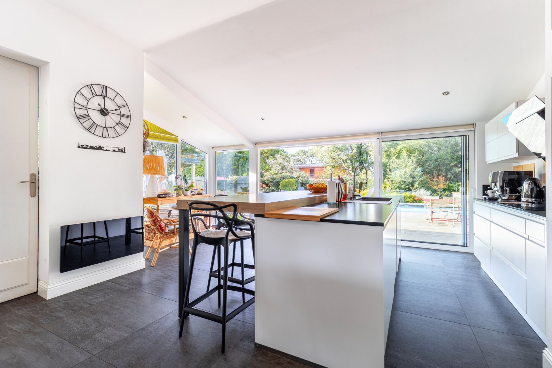 luxury house 7 Rooms for sale on ARCACHON (33120)