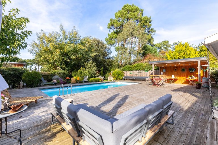 luxury house 7 Rooms for sale on ARCACHON (33120)