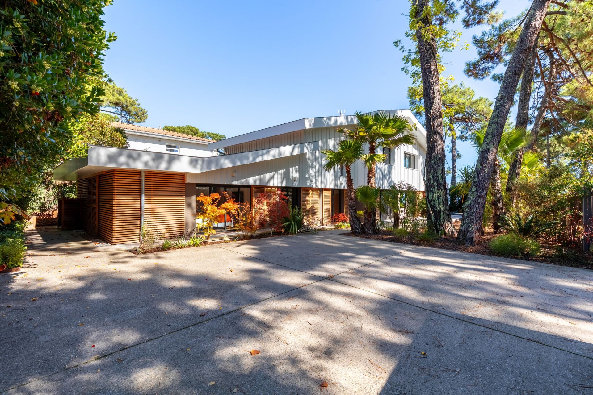 luxury house 9 Rooms for sale on CAP FERRET (33970)