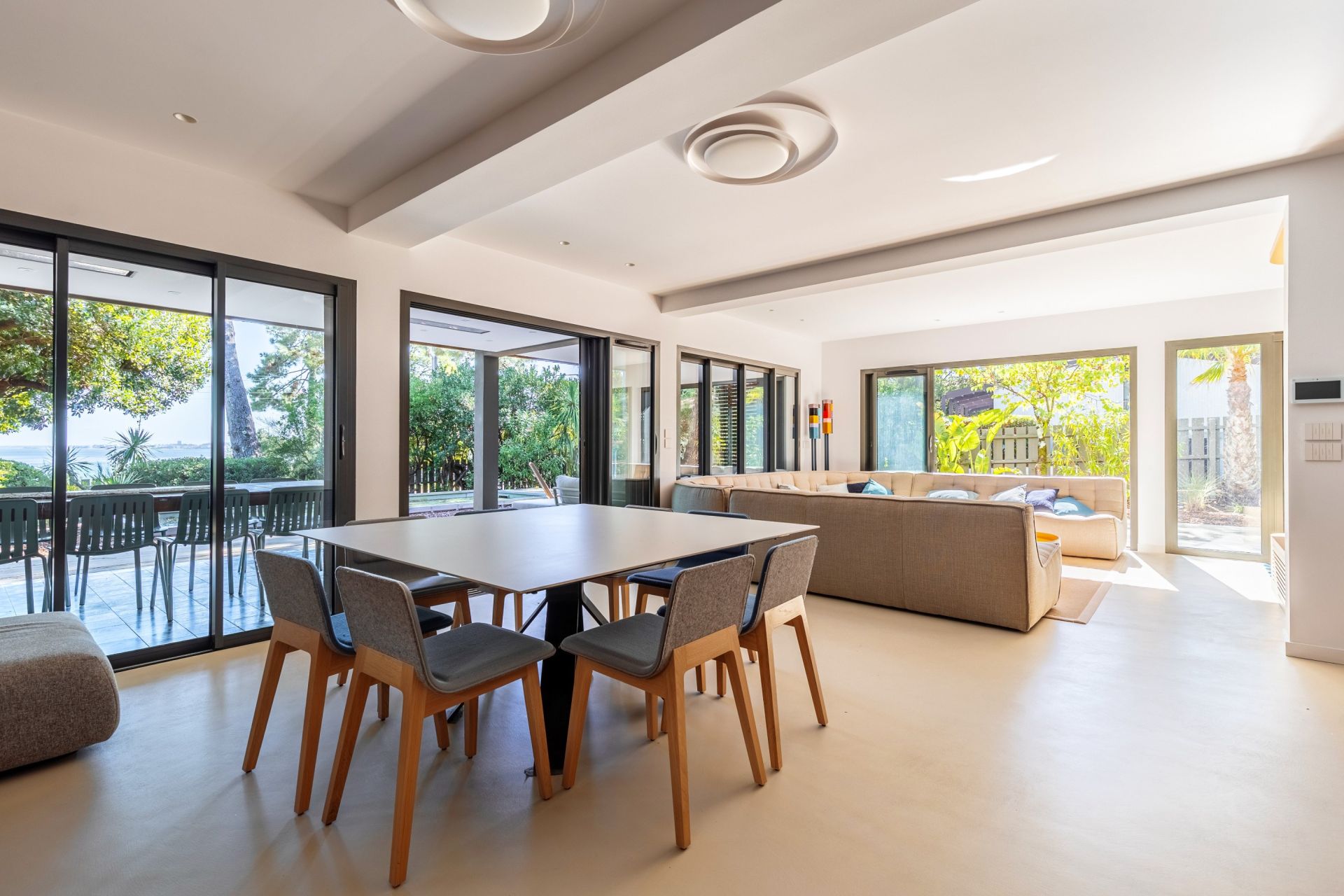 luxury house 9 Rooms for sale on CAP FERRET (33970)