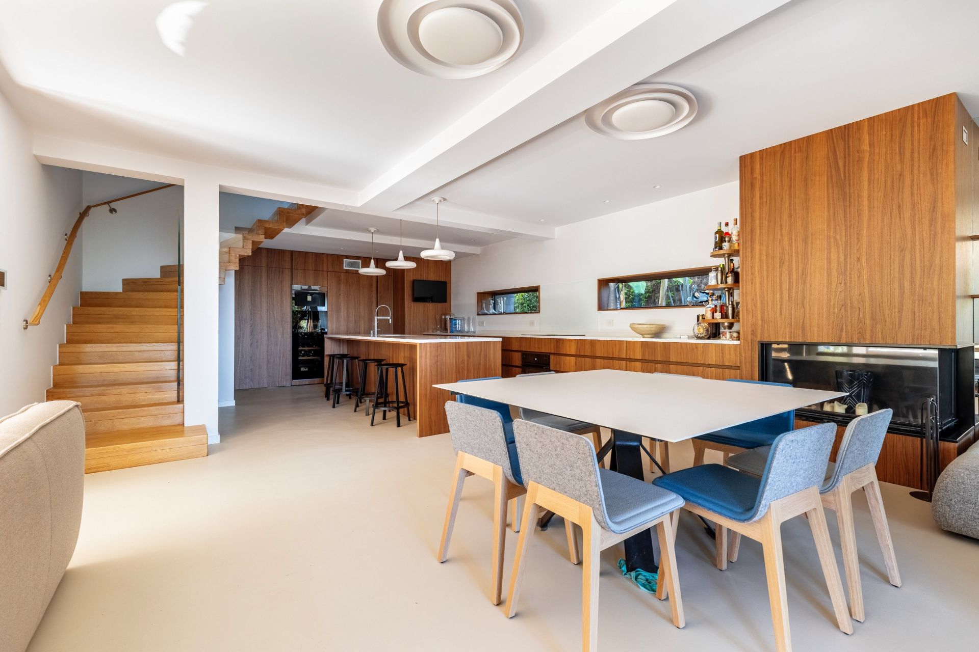 luxury house 9 Rooms for sale on CAP FERRET (33970)