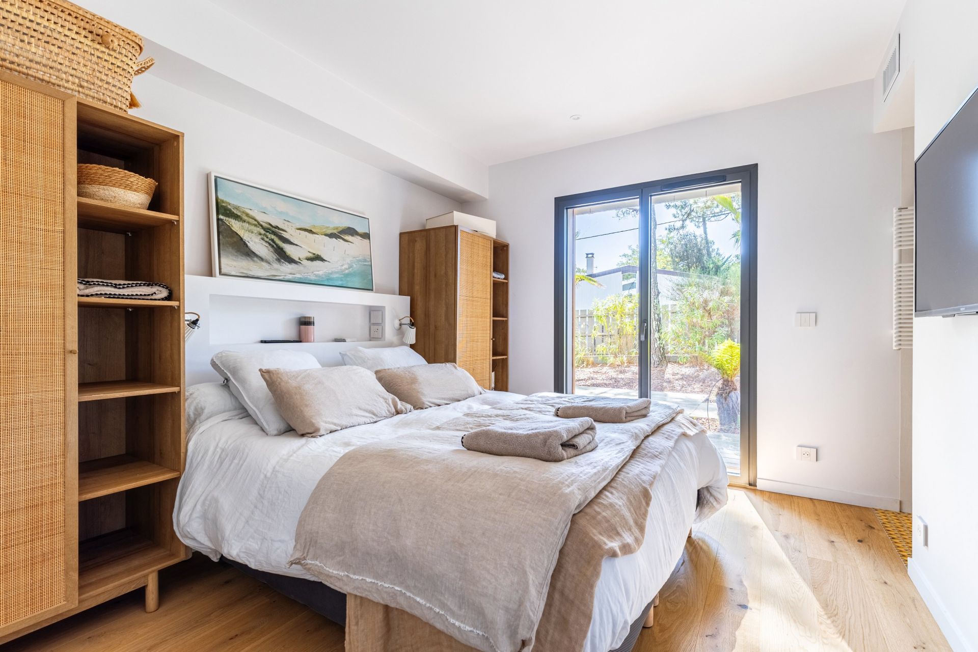 luxury house 9 Rooms for sale on CAP FERRET (33970)