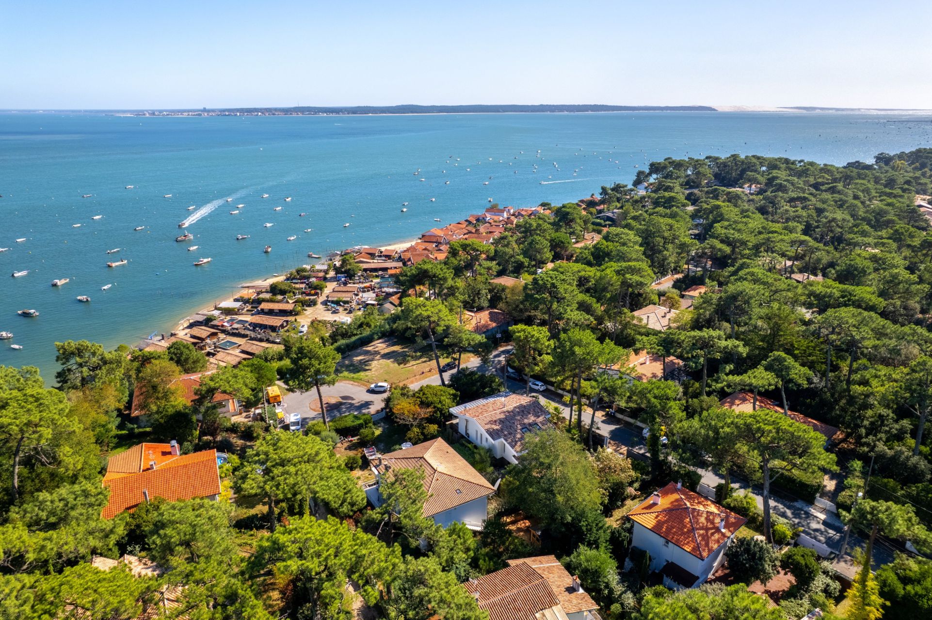 luxury house 9 Rooms for sale on CAP FERRET (33970)