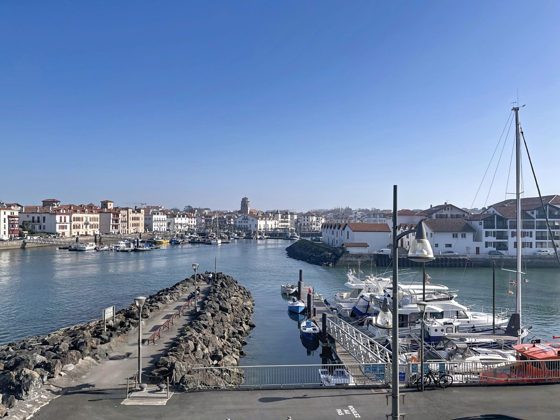 luxury apartment 5 Rooms for sale on CIBOURE (64500)