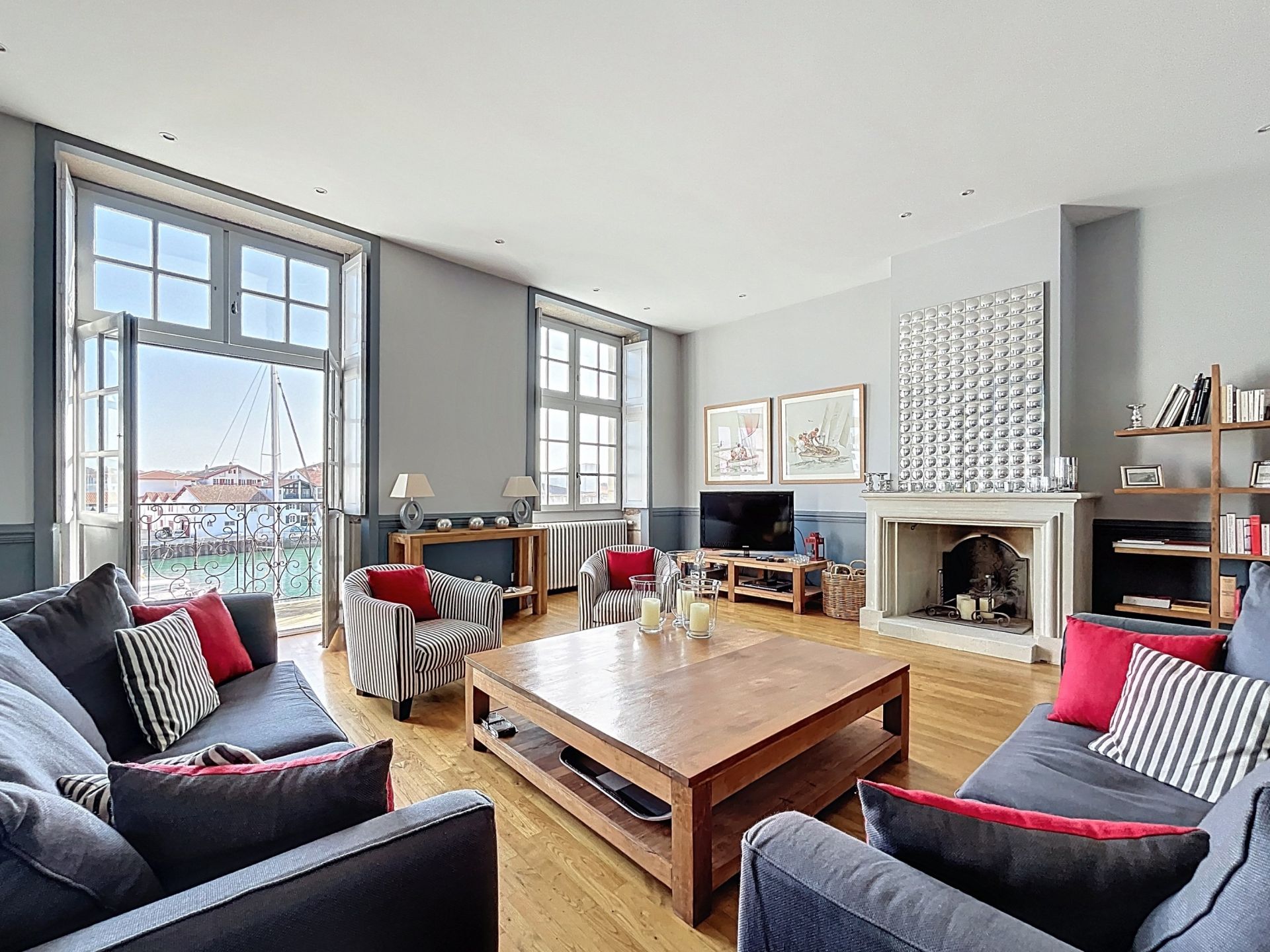 luxury apartment 5 Rooms for sale on CIBOURE (64500)