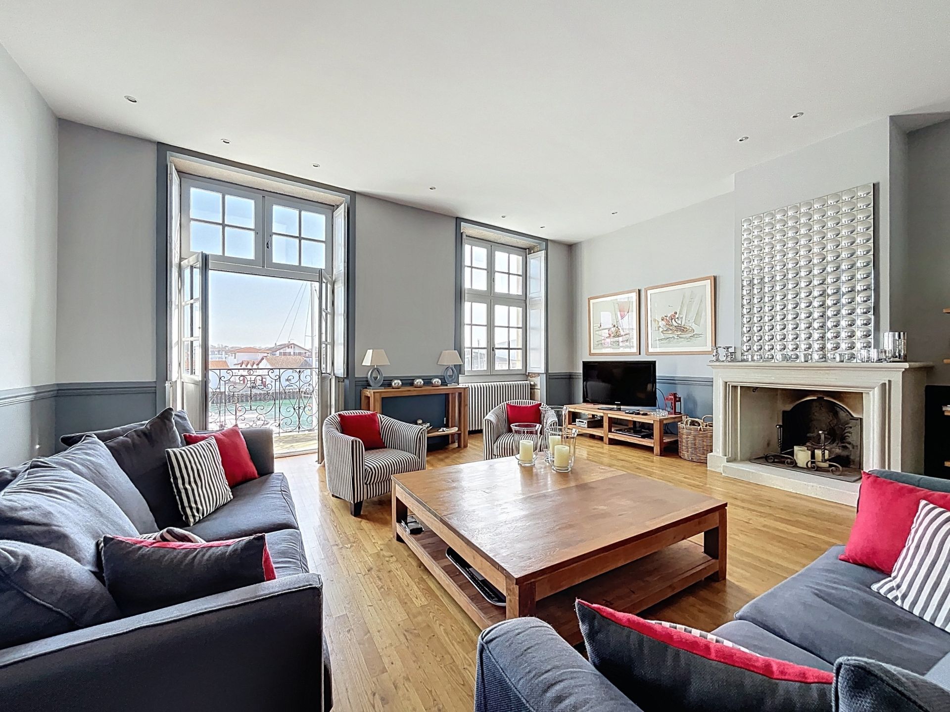 luxury apartment 5 Rooms for sale on CIBOURE (64500)