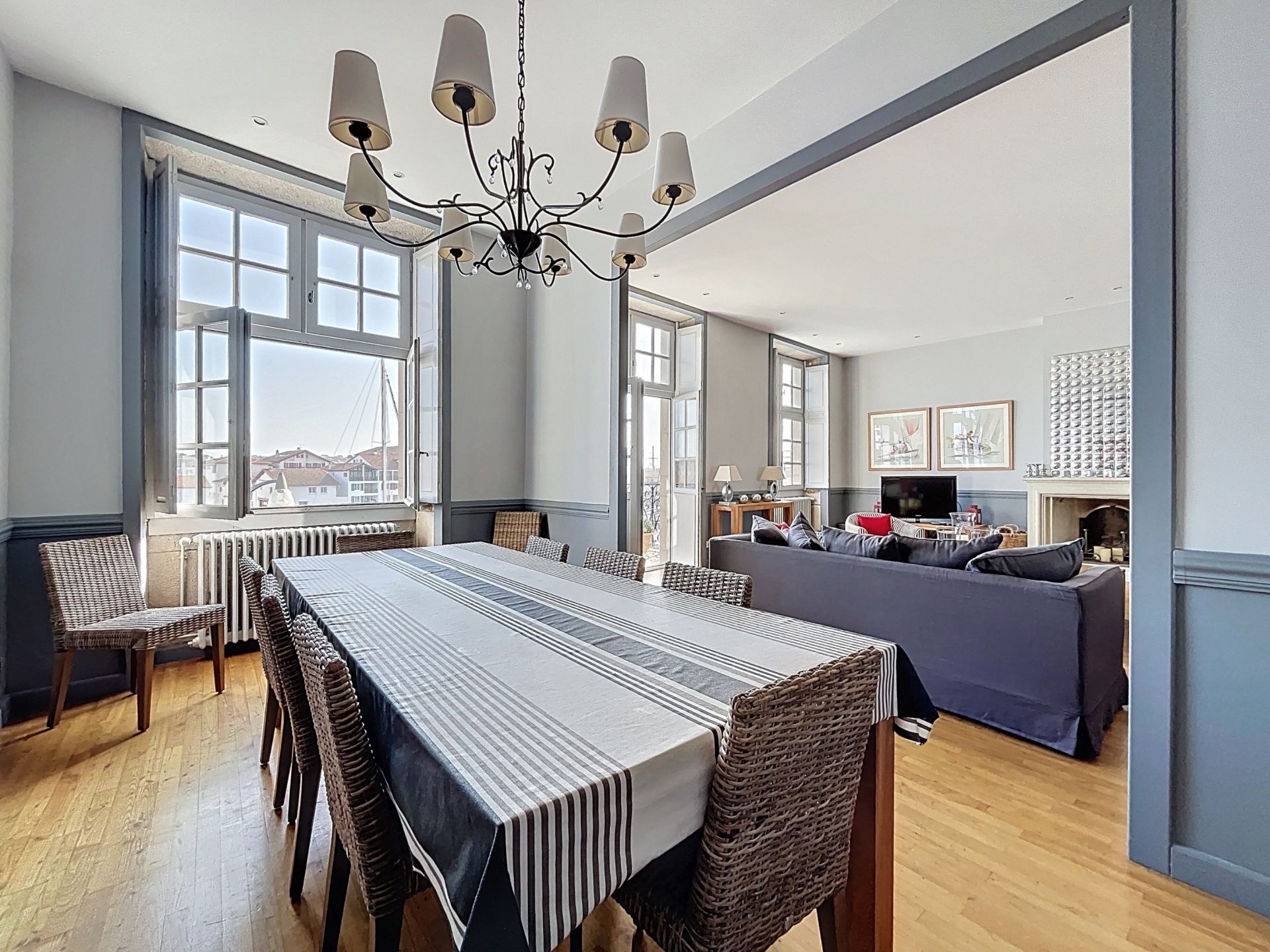 luxury apartment 5 Rooms for sale on CIBOURE (64500)