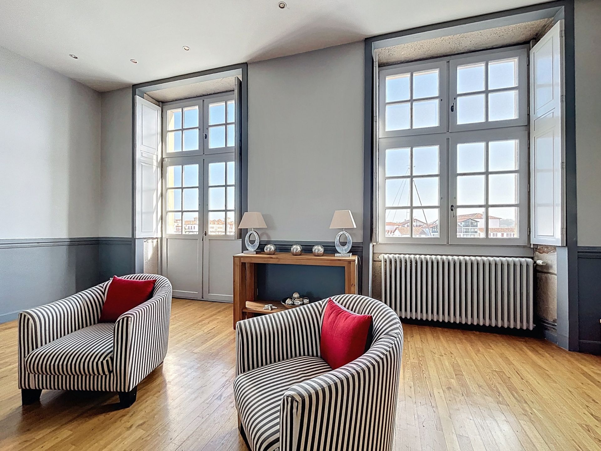 luxury apartment 5 Rooms for sale on CIBOURE (64500)