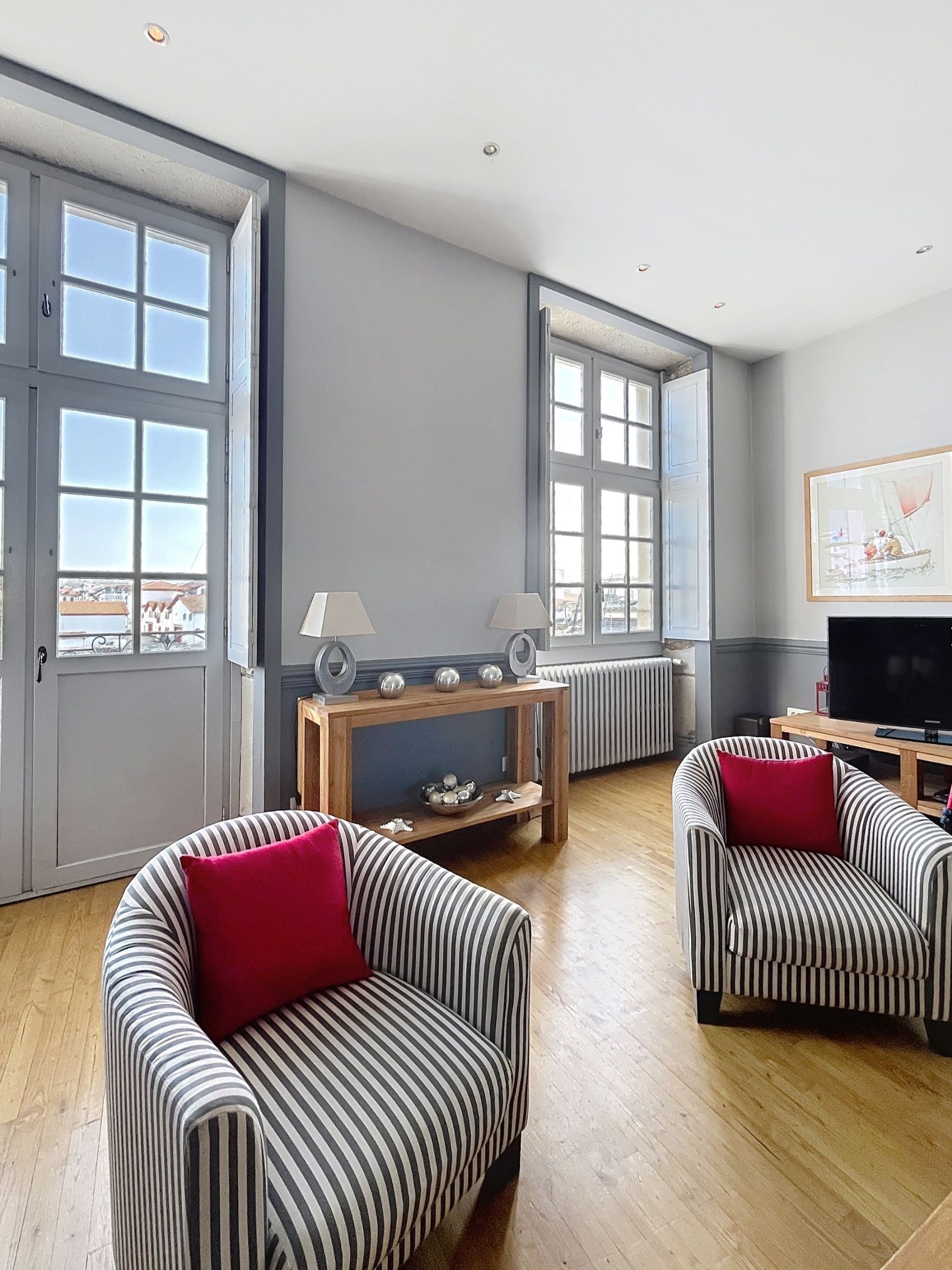 luxury apartment 5 Rooms for sale on CIBOURE (64500)