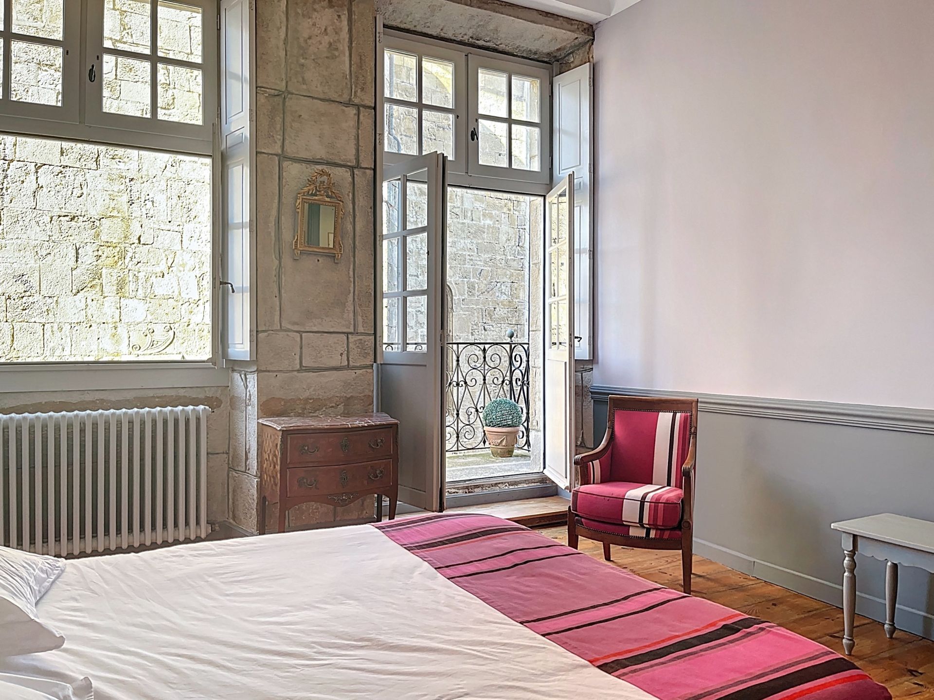 luxury apartment 5 Rooms for sale on CIBOURE (64500)