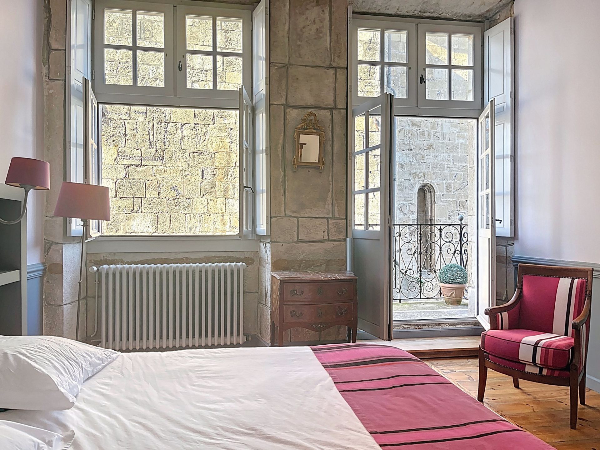 luxury apartment 5 Rooms for sale on CIBOURE (64500)