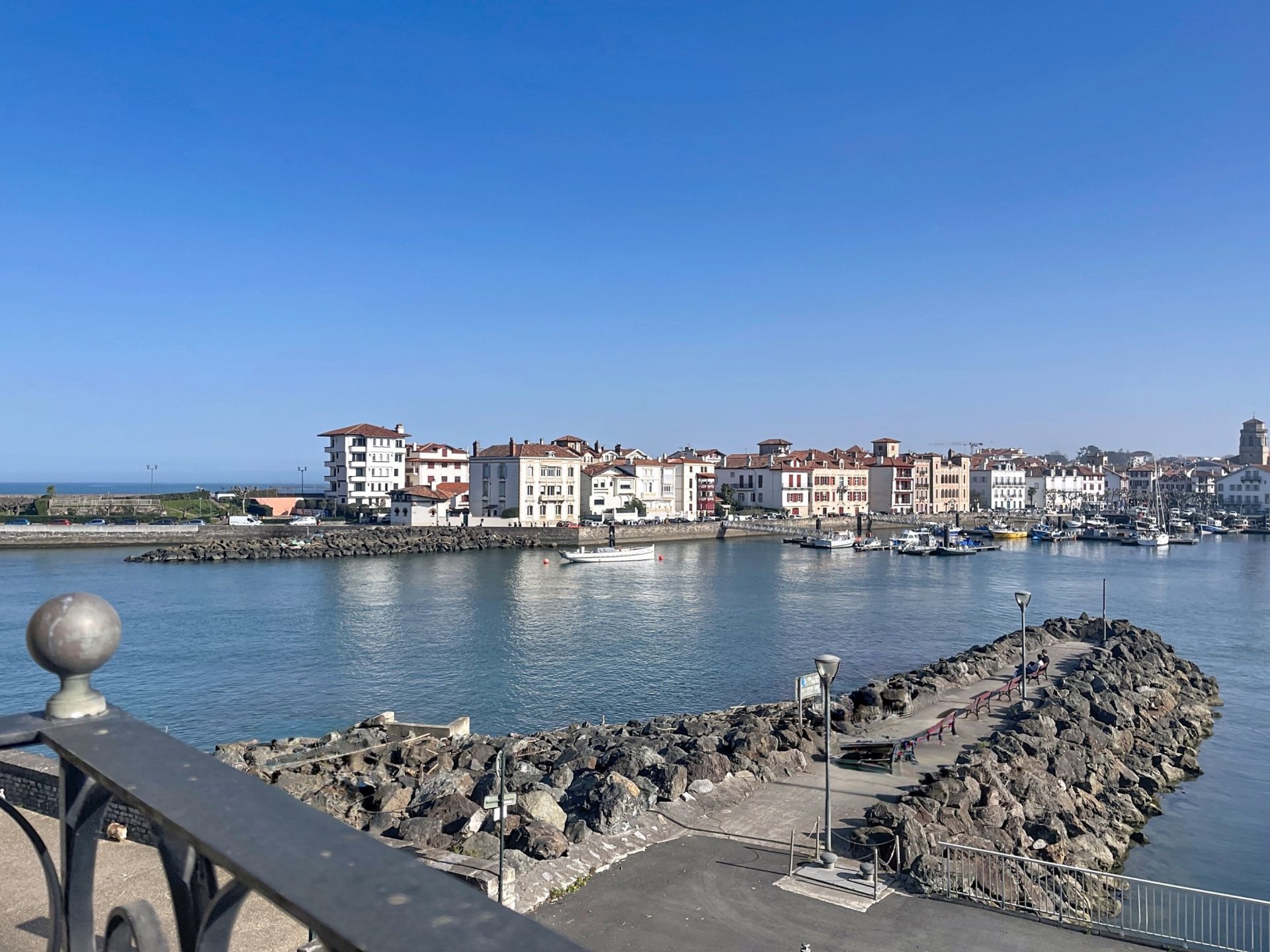 luxury apartment 5 Rooms for sale on CIBOURE (64500)