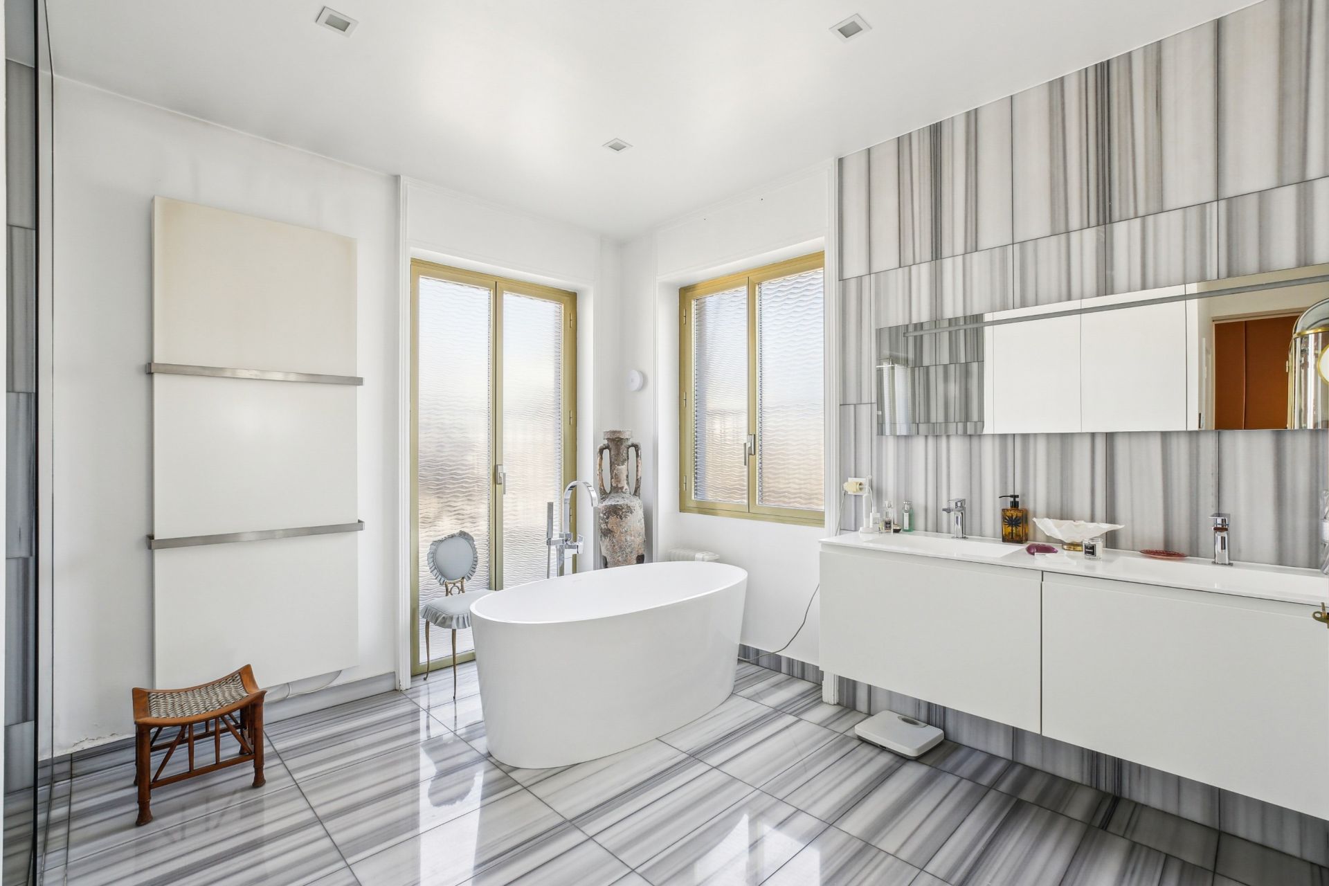 luxury apartment 6 Rooms for sale on PARIS (75016)