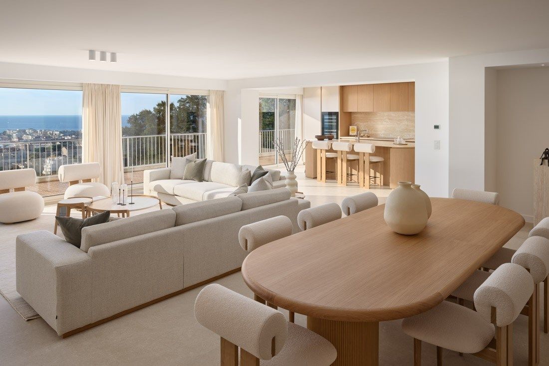 luxury apartment 5 Rooms for sale on CANNES (06400)