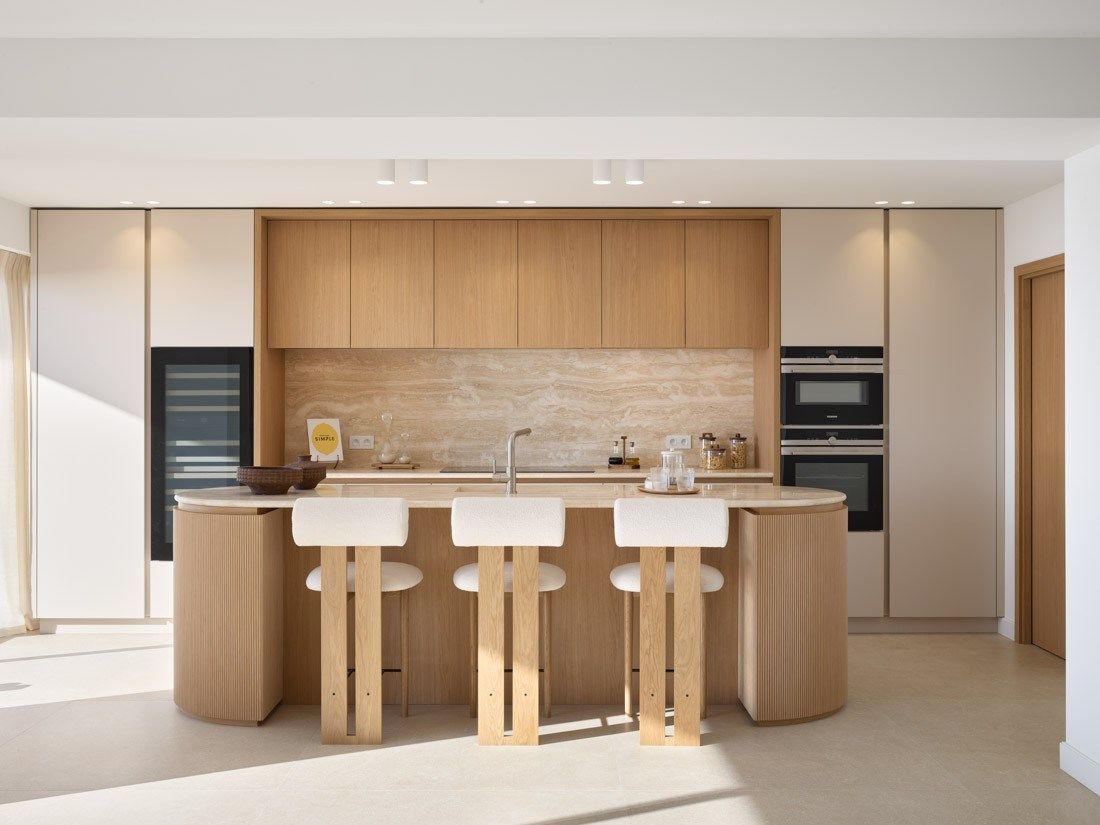 luxury apartment 5 Rooms for sale on CANNES (06400)