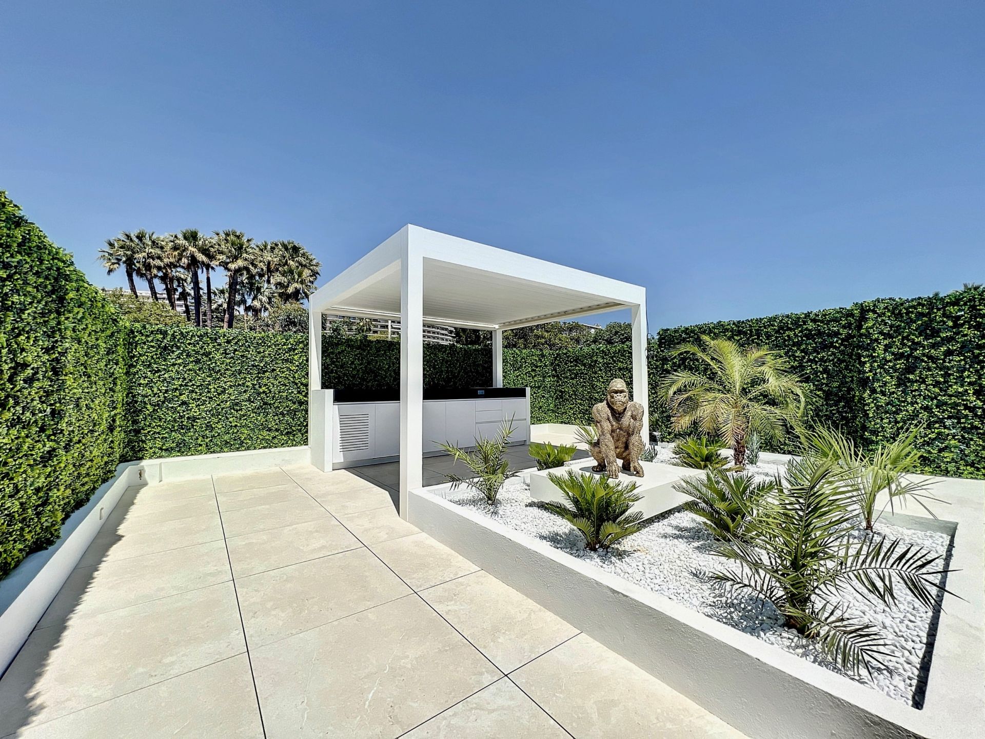 penthouse 4 Rooms for sale on CANNES (06400)