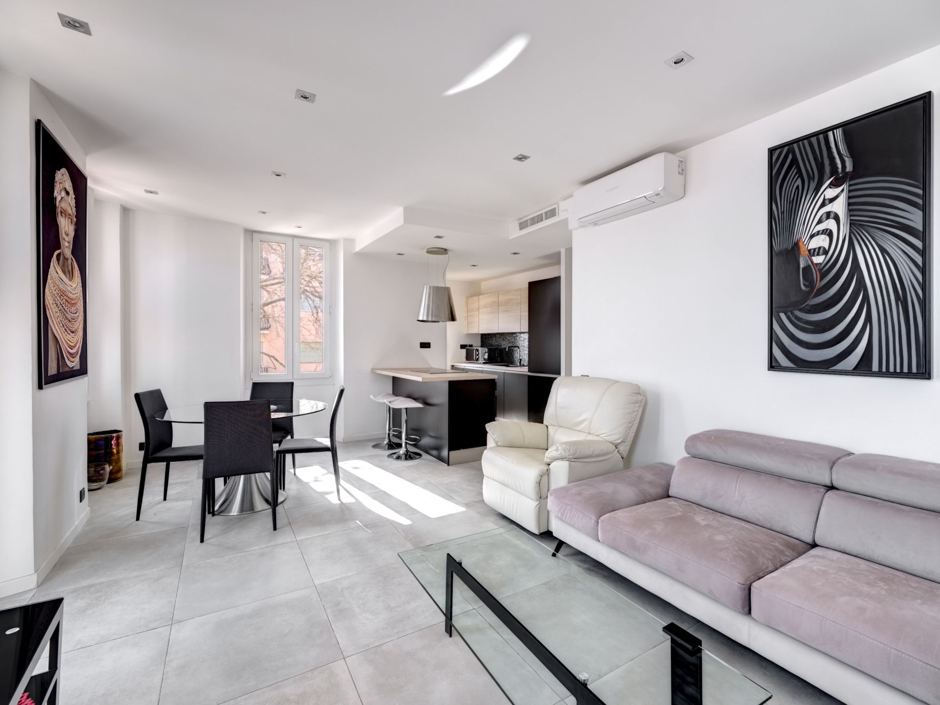 luxury apartment 3 Rooms for sale on CANNES (06400)