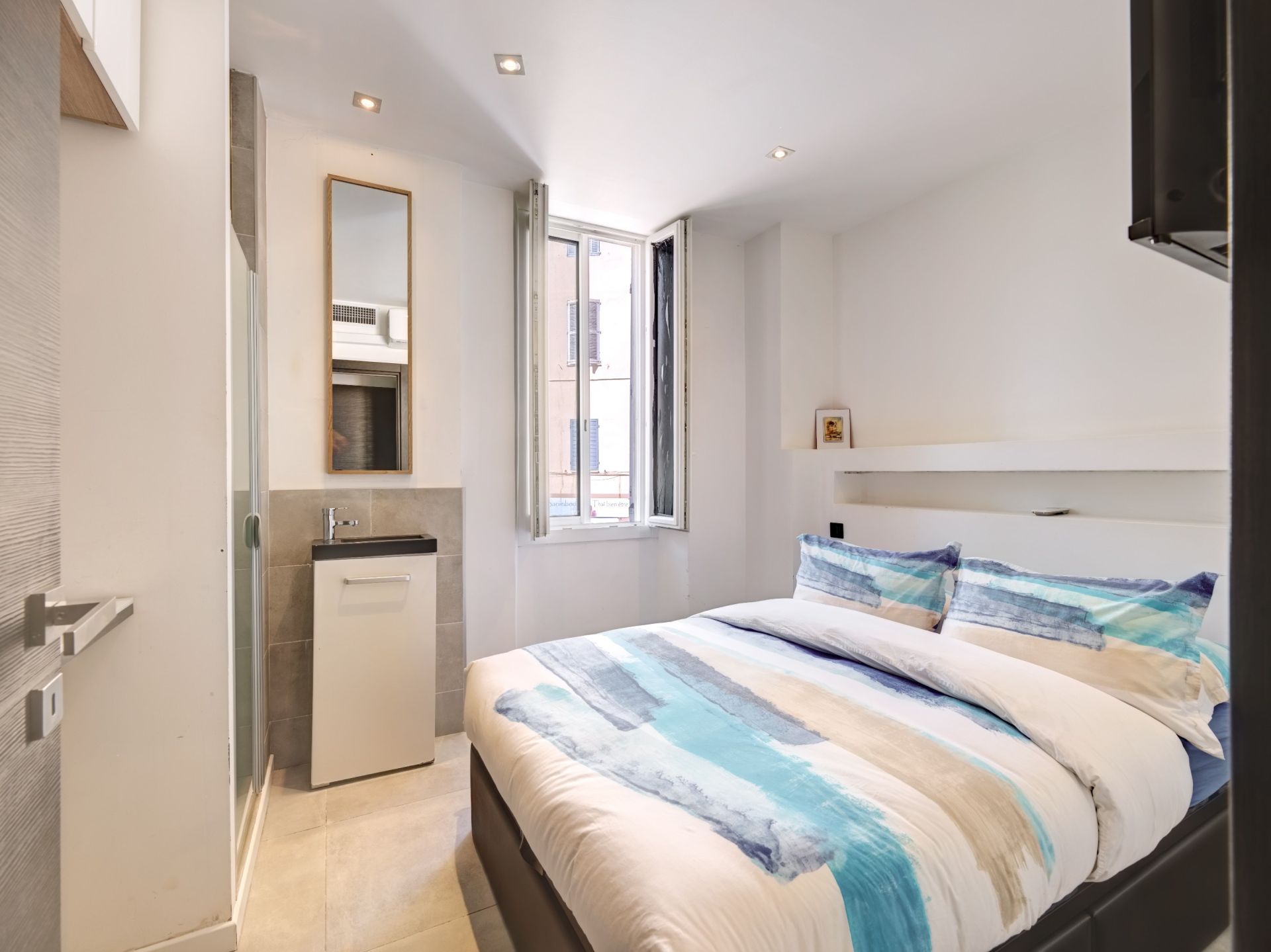 luxury apartment 3 Rooms for sale on CANNES (06400)