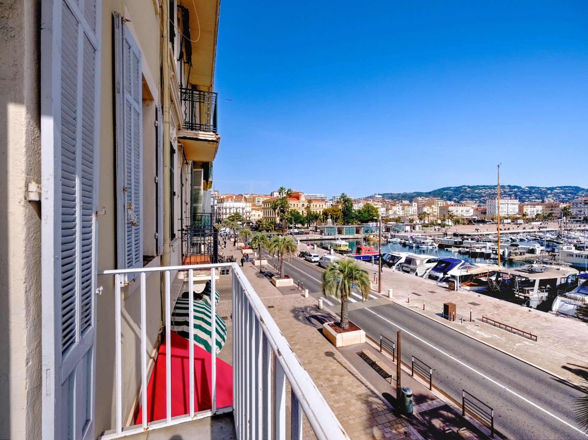 luxury apartment 3 Rooms for sale on CANNES (06400)