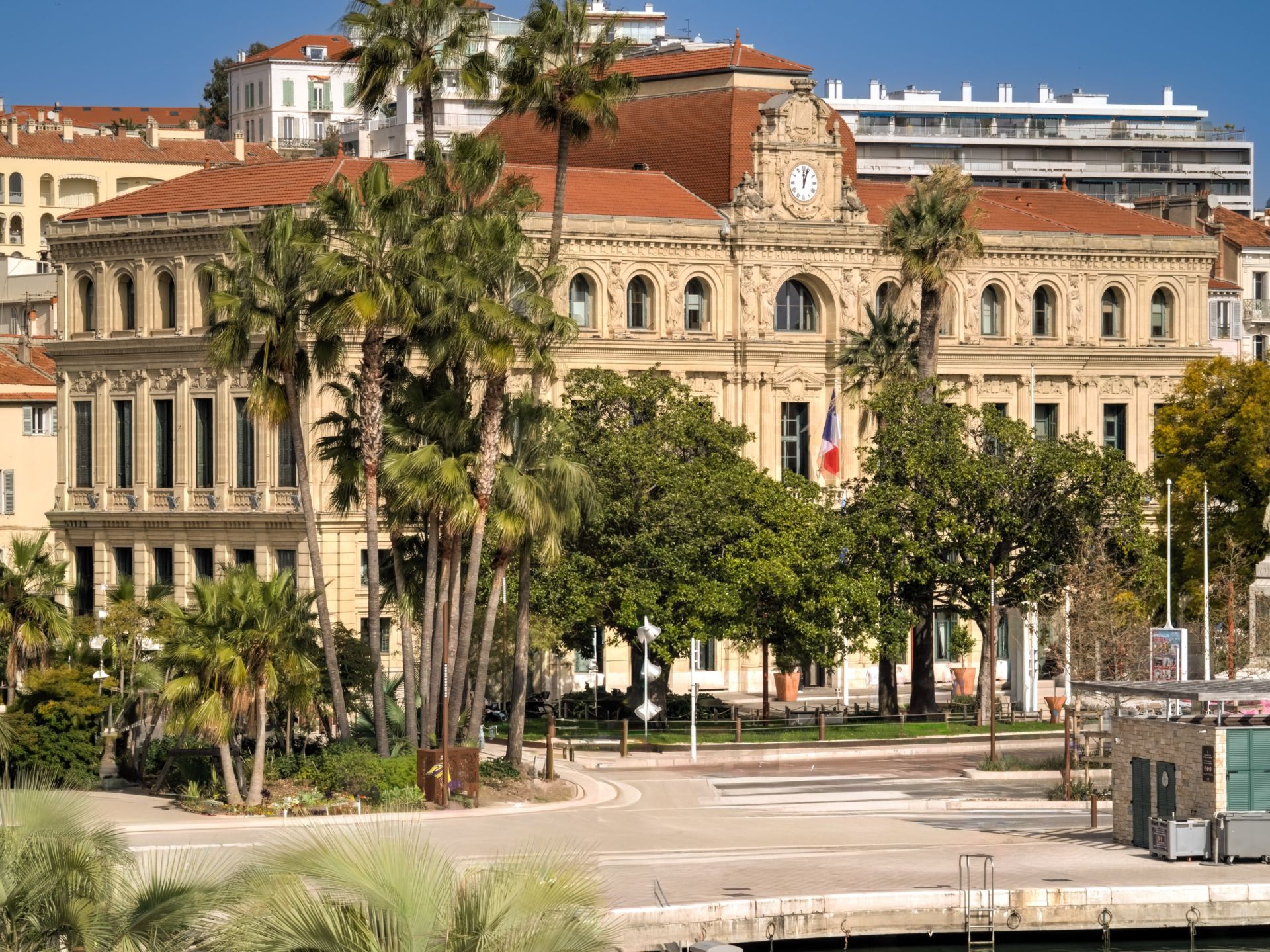 luxury apartment 3 Rooms for sale on CANNES (06400)