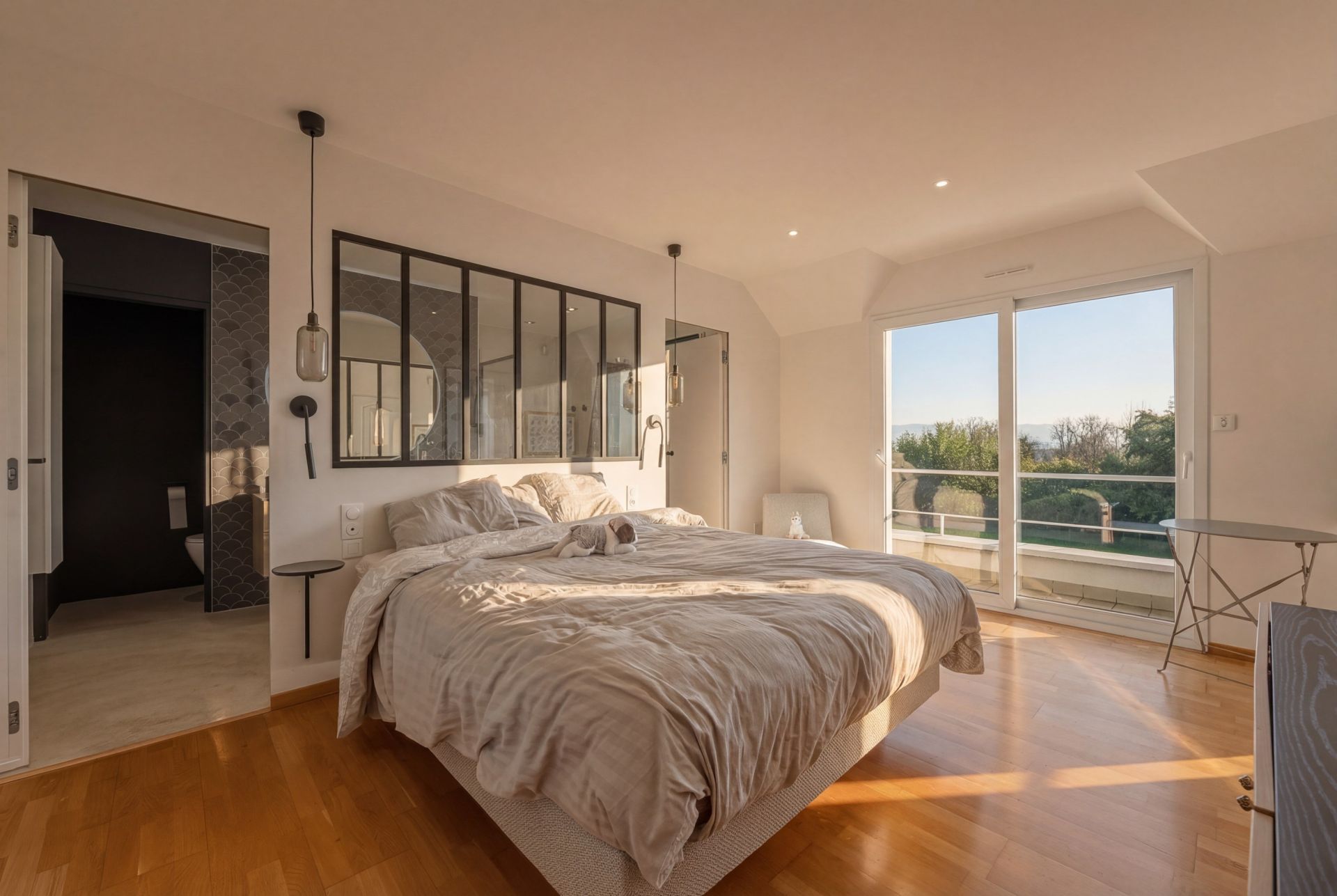 luxury villa 7 Rooms for sale on ST GENIS POUILLY (01630)