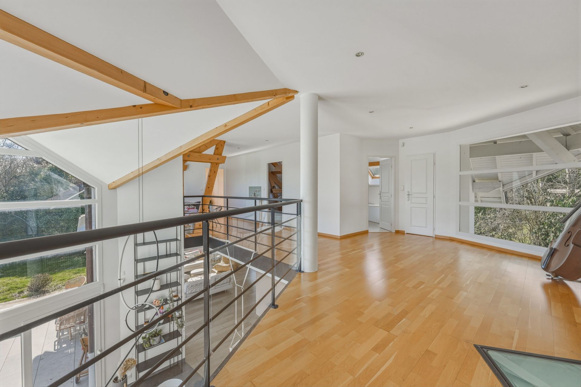 luxury villa 7 Rooms for sale on ST GENIS POUILLY (01630)