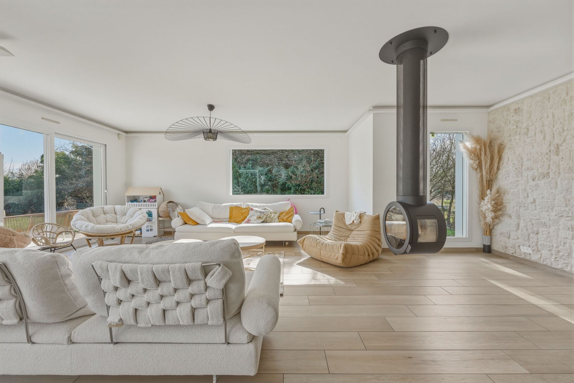 luxury villa 7 Rooms for sale on ST GENIS POUILLY (01630)