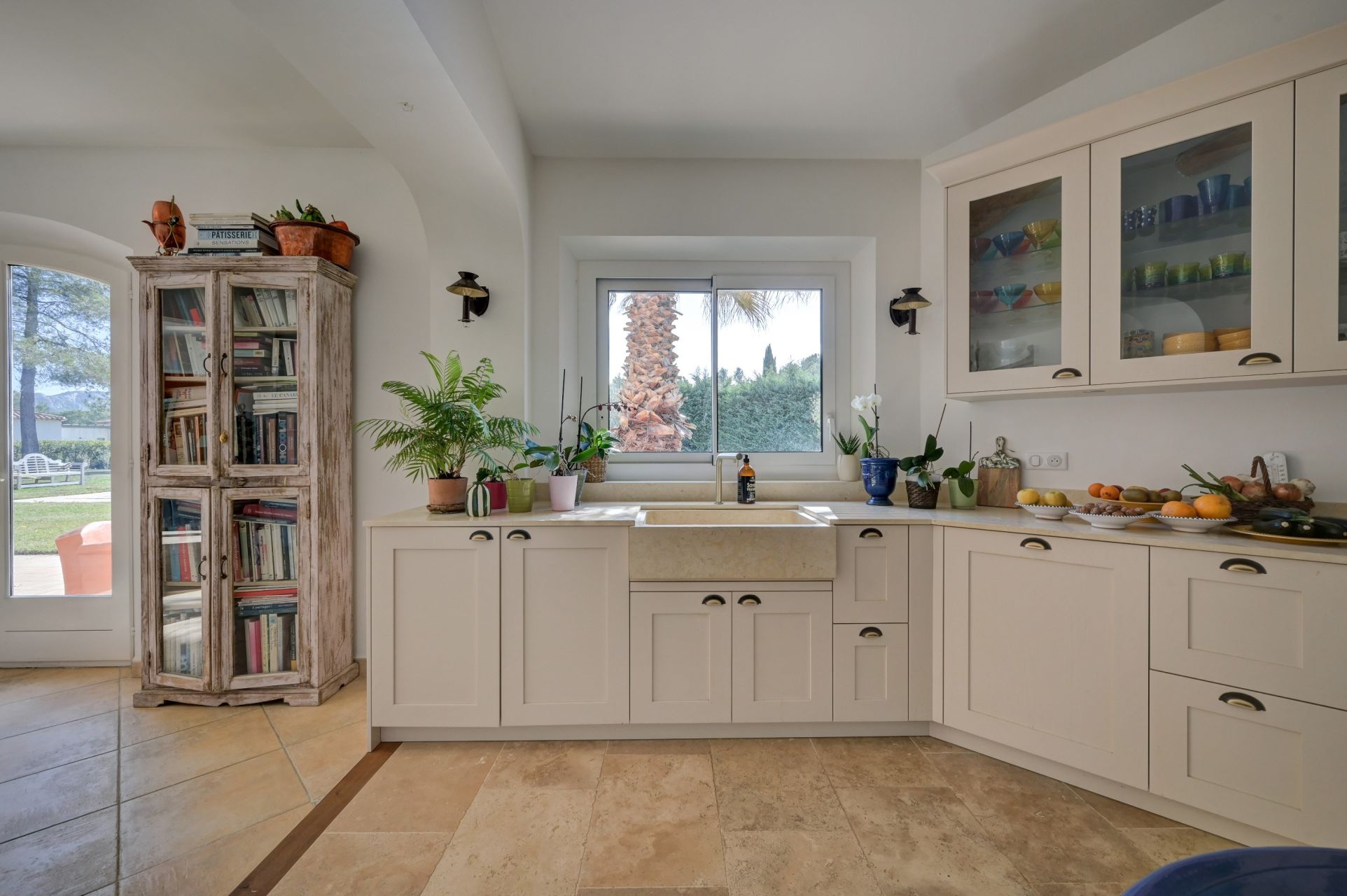 luxury house 5 Rooms for sale on MEYRARGUES (13650)