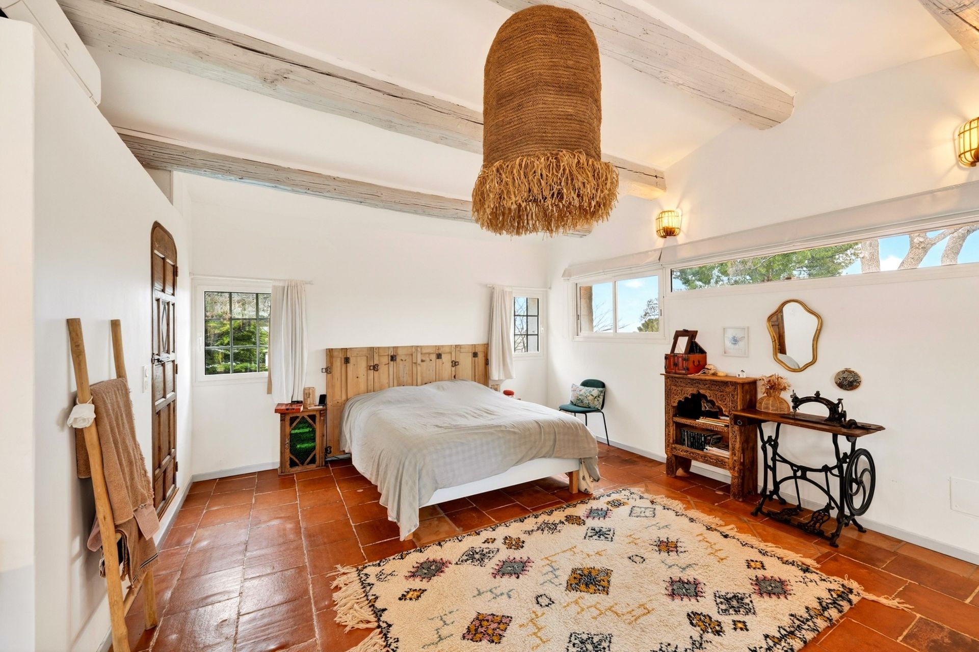 luxury house 8 Rooms for sale on CASSIS (13260)