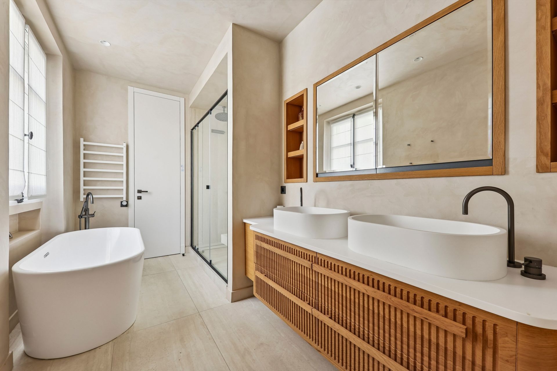 luxury apartment 4 Rooms for rent on PARIS (75008)