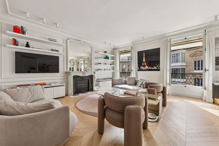 luxury apartment 4 Rooms for rent on PARIS (75008)