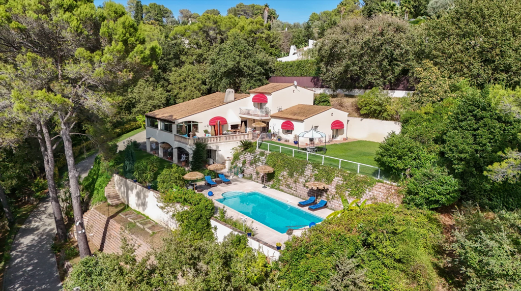 villa de luxe 8 Pièces en vente sur MOUANS SARTOUX (06370)