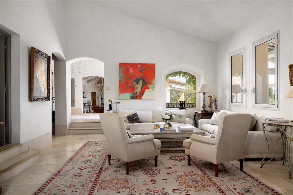 luxury villa 8 Rooms for sale on BIOT (06410)