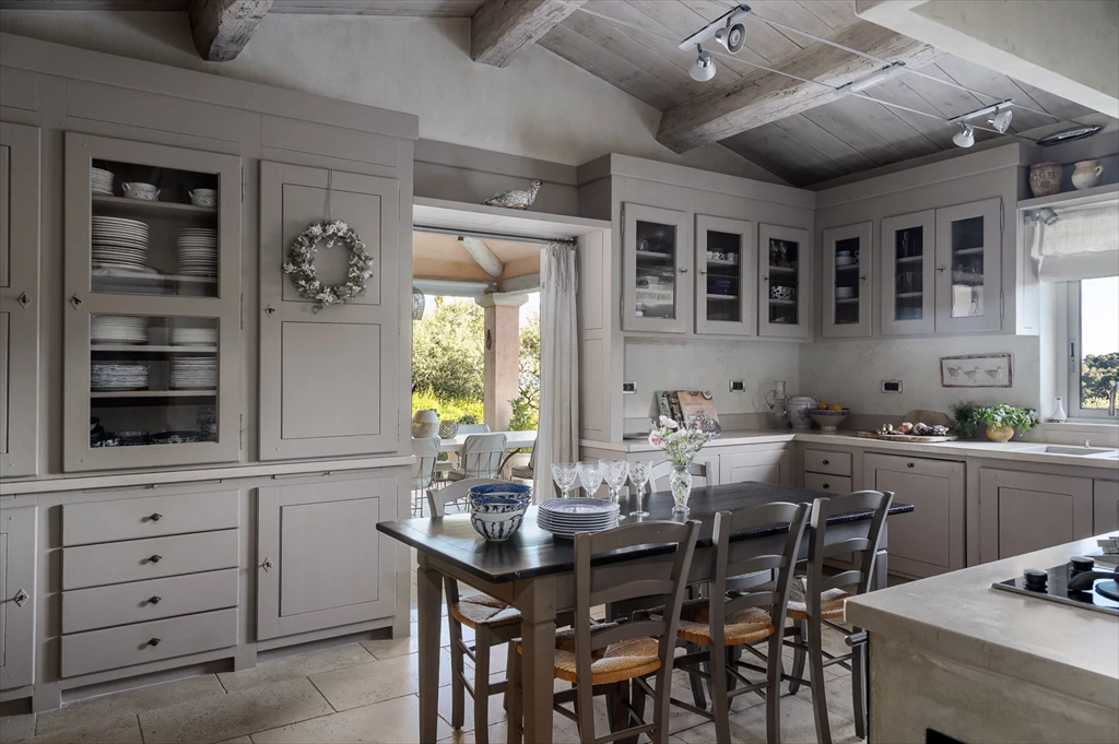 luxury villa 8 Rooms for sale on BIOT (06410)
