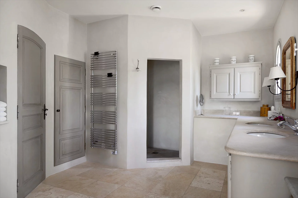 luxury villa 8 Rooms for sale on BIOT (06410)