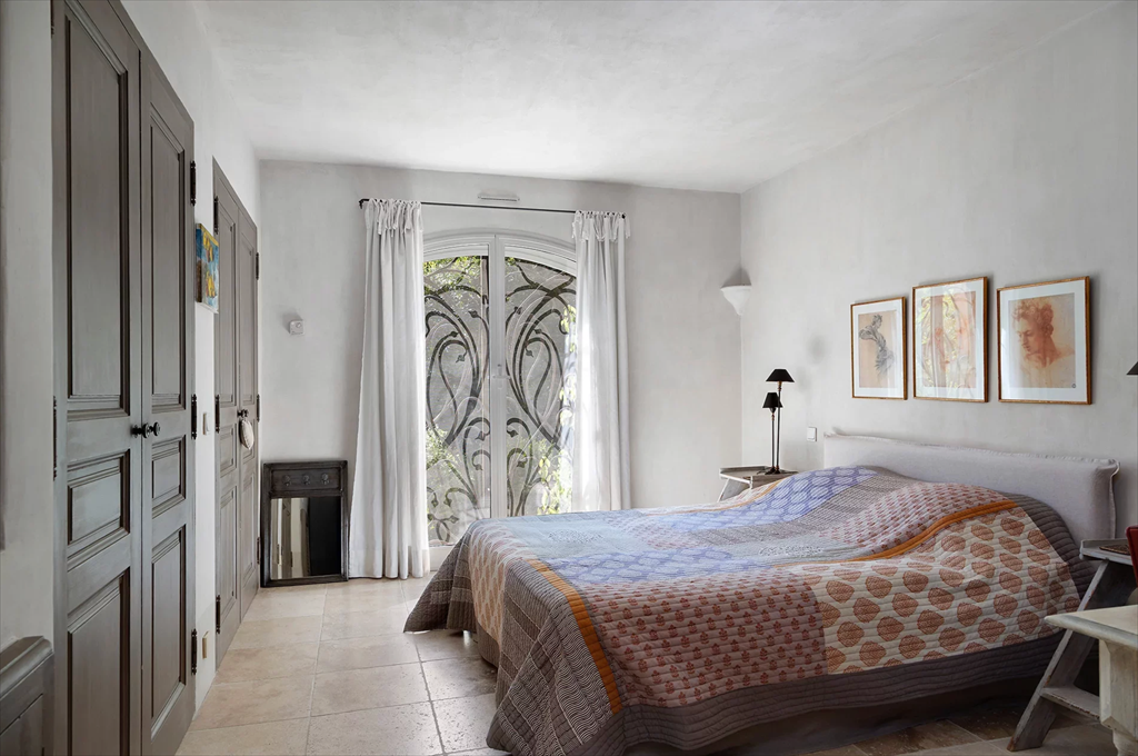 luxury villa 8 Rooms for sale on BIOT (06410)